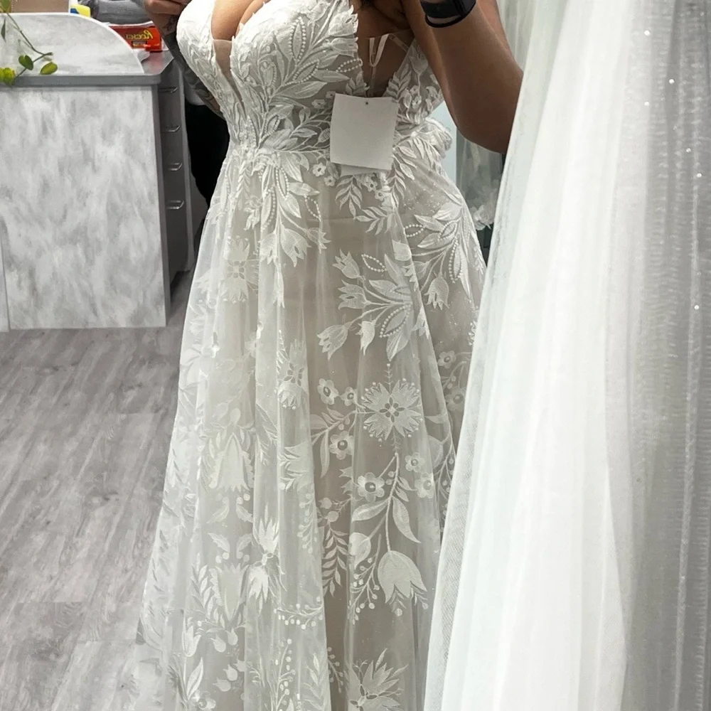 Maggie Sottero White Floral Lace Wedding Dress - Picture 5 of 5